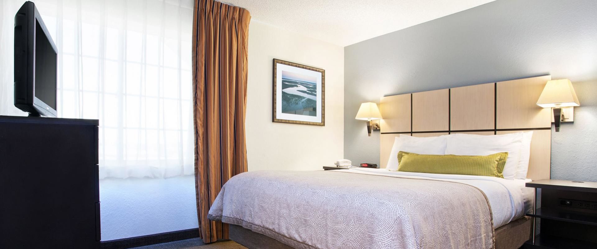 Photos | Sonesta Simply Suites Detroit Southfield