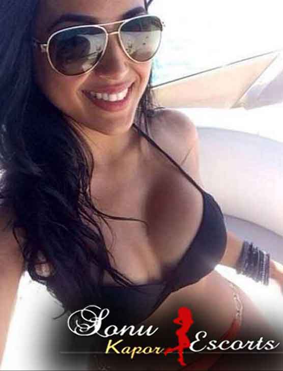 Call girl Madhuri in Bangalore