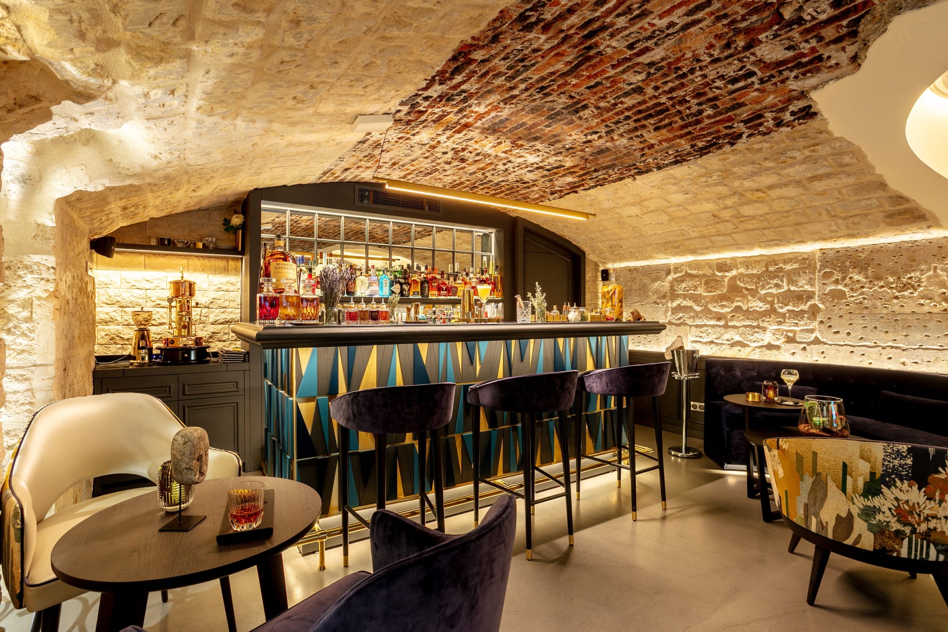Location & Privatisation Rs Bar Collection - Rivoli | SooMeet