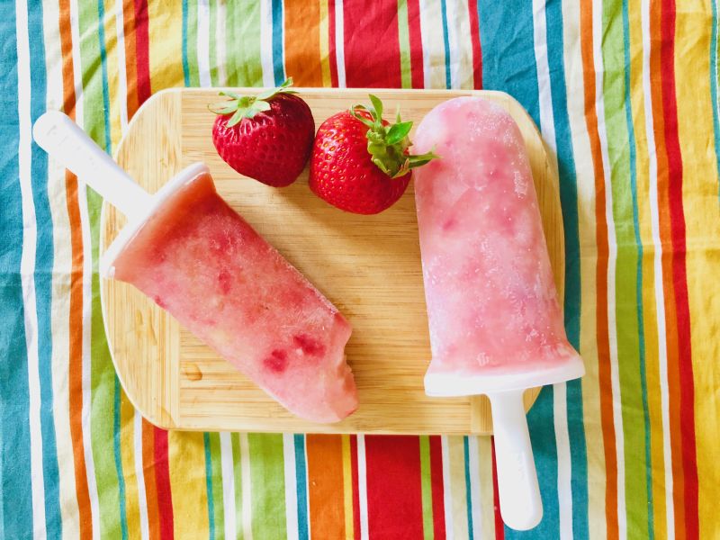 Homemade Strawberry Banana Popsicles… 😋