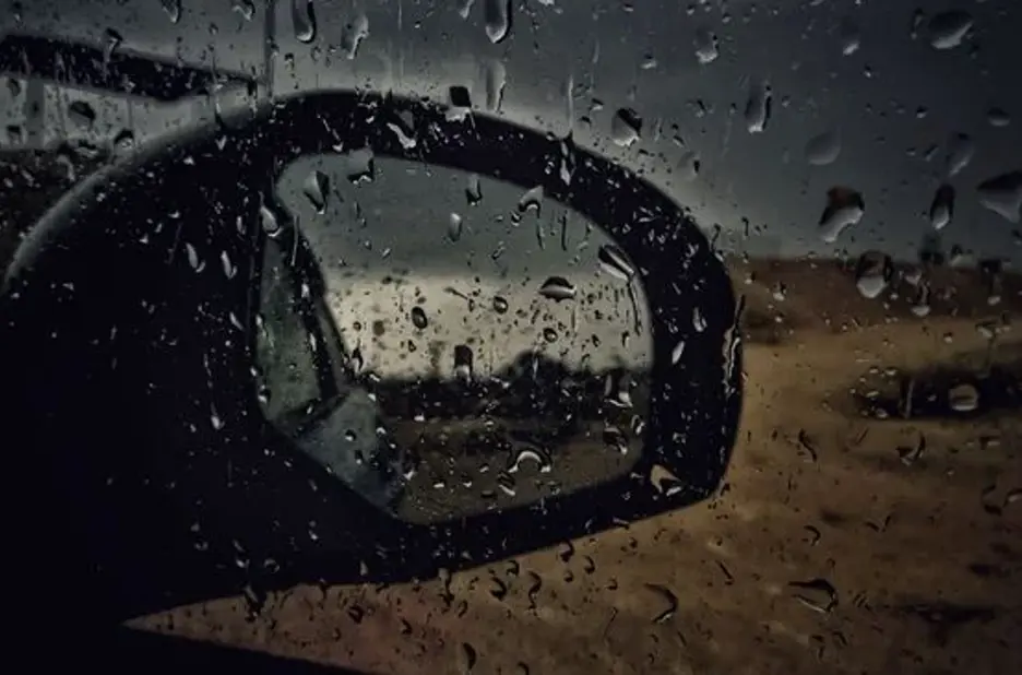 Regn på sidespejl