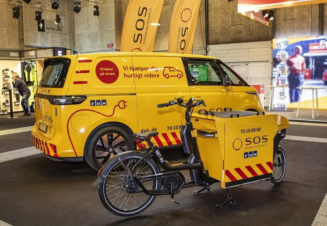 ID Buzz elbil autoredder og cykel på messe