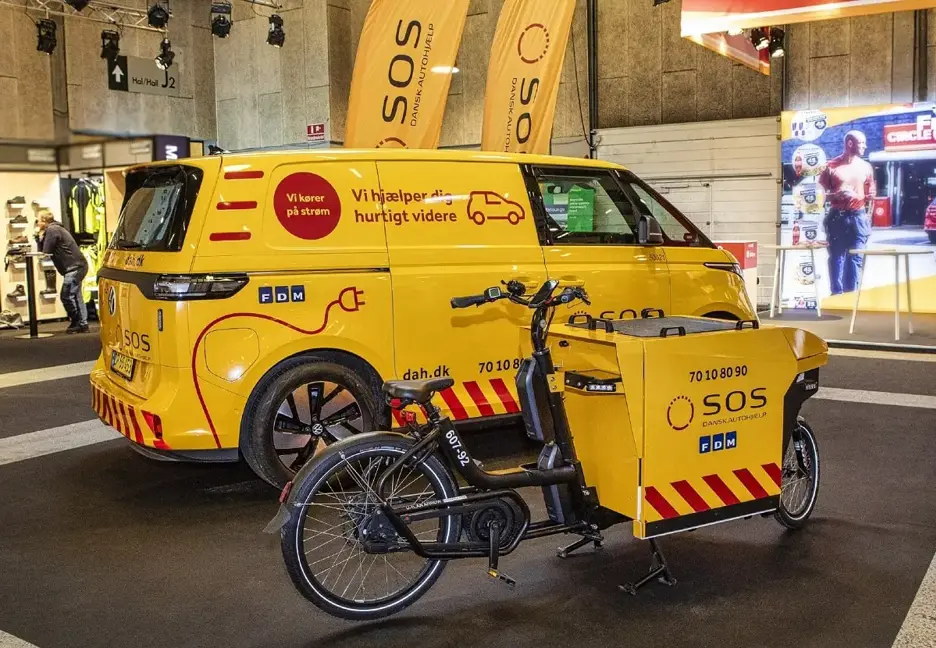 ID Buzz elbil autoredder og cykel på messe