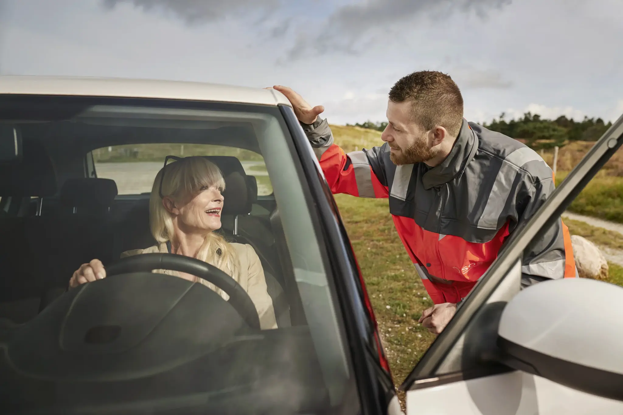 SOS Hinaus auttaa tien päällä