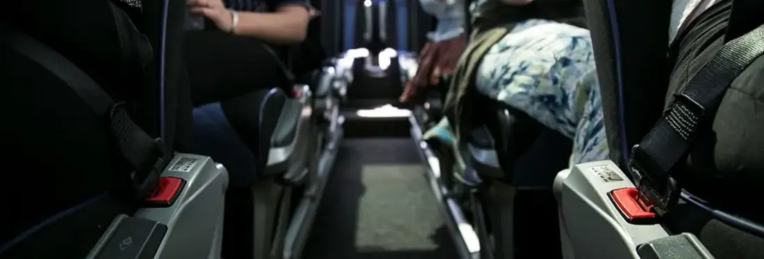 Passagerer Med Sele Paa I Turistbus