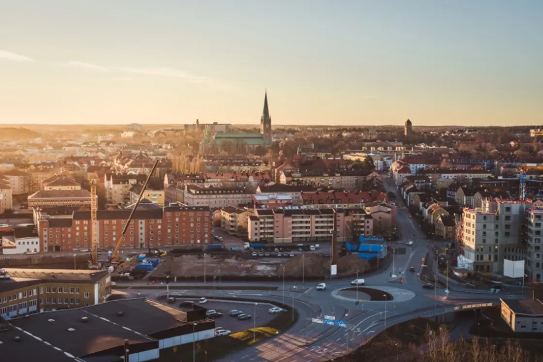 En bild tagen från luften över Linköping stad.