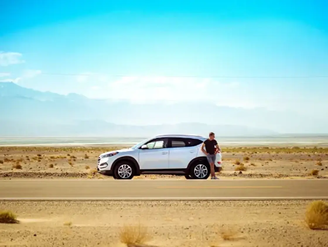 Bil strandad i ett varmt område