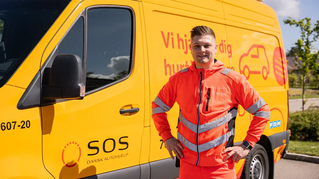 Autoredder foran bil