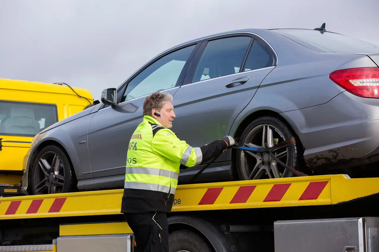 LYS327024 SOS NOV 068 Min