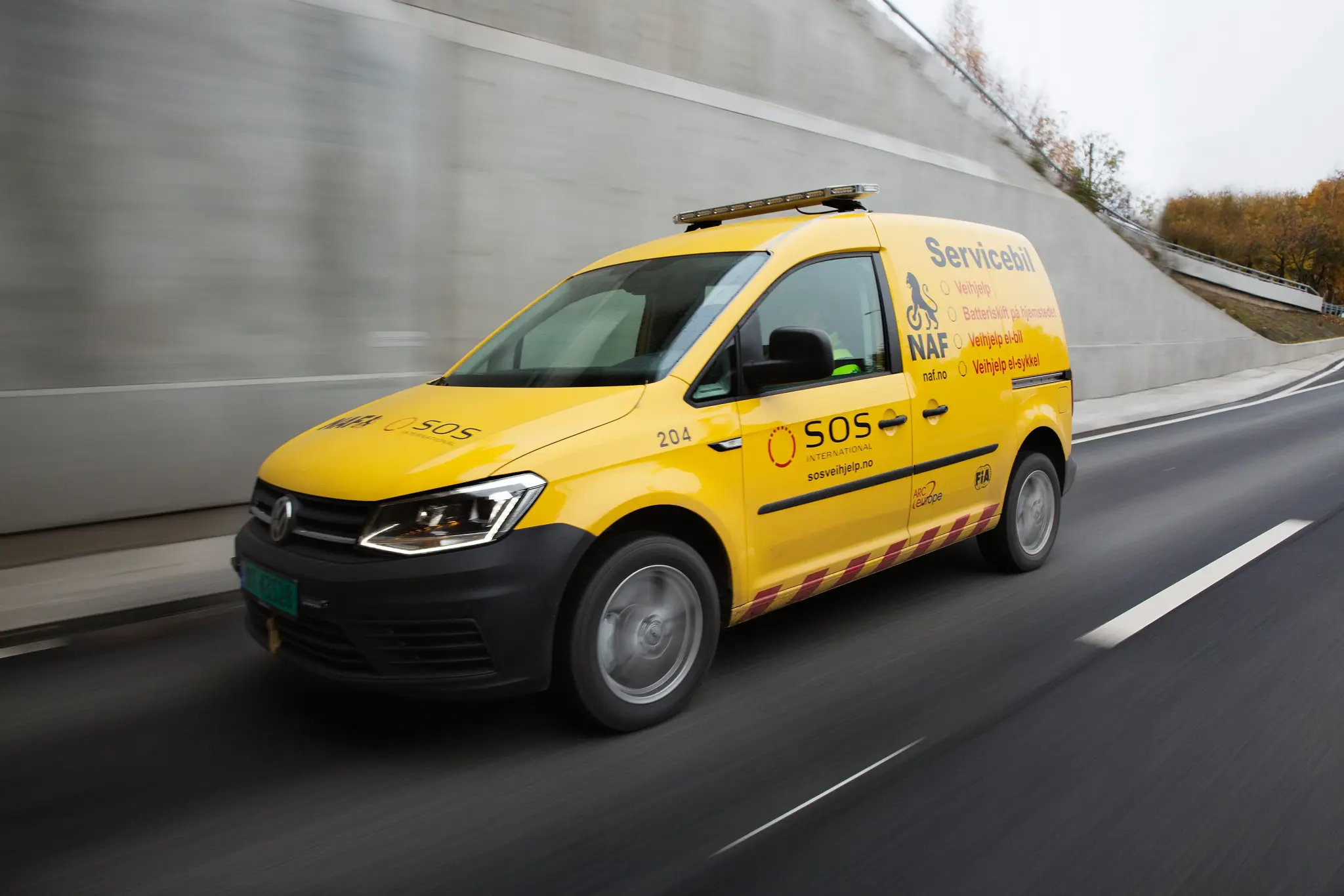 LYS327030 SOS NOV 074 Min