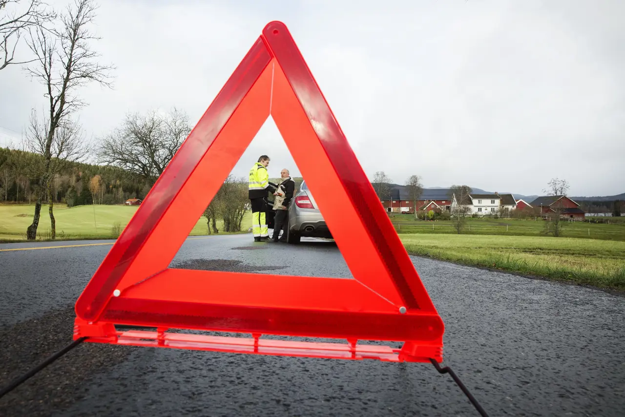 LYS327021 SOS NOV 065 Min