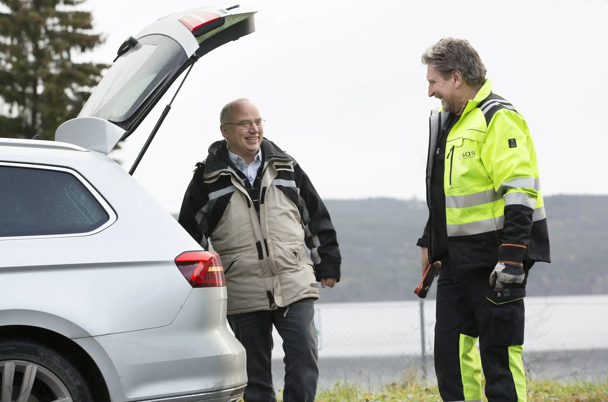 LYS327013 SOS NOV 057 Min