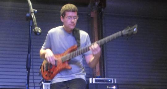 Experienced bass guitarist - Alex Ford, Bassist