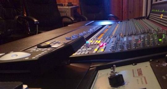 Mixing on SSL board - Ugo Venturino