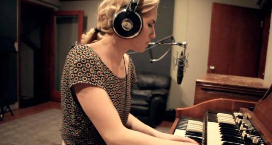 Piano/Keys, Vocals, Songwriter - Katelyn Benton