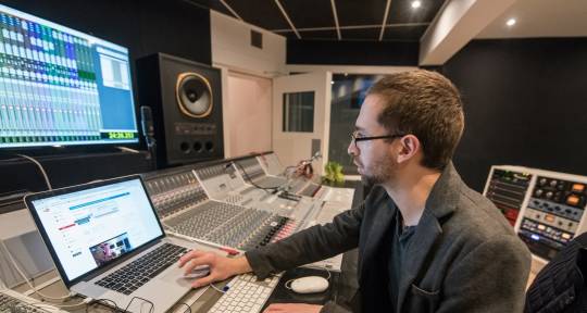 Recording and Mixing Engineer - Simon Strehler