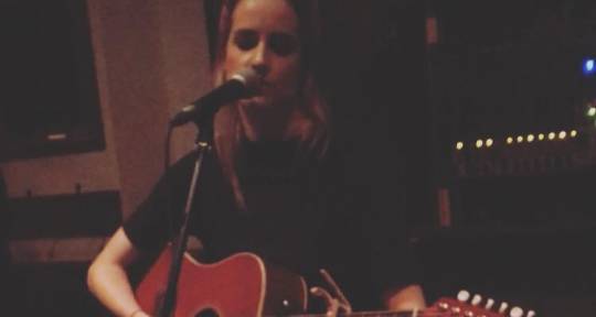 Singer Songwriter - Kimberley Castlemain