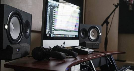 Mixing and mastering engineer - MixedByHenry