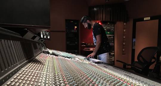 Recording & Mixing Engineer - Narek Ambar