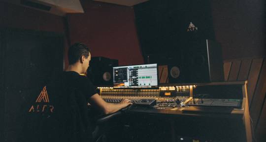 Mix Engineer and Producer - Gabe Gallucci