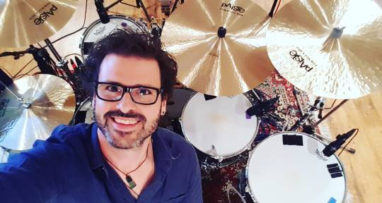 Session Drummer/Simply Red - Roman Roth