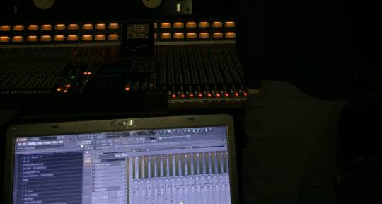 Mix engineer/ live FOH enginee - Noah Dempsey