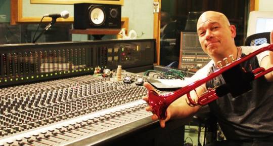 Producer latin music specialis - Enzo Minh V.