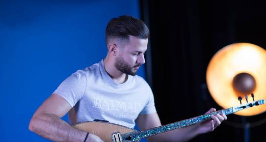 Musician, the 'baglama' - Huseyin Erdinc