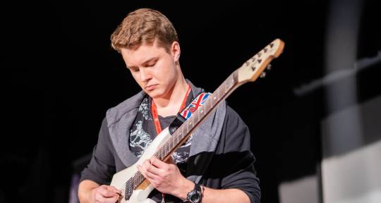 Session Guitarist - Mac Czwart