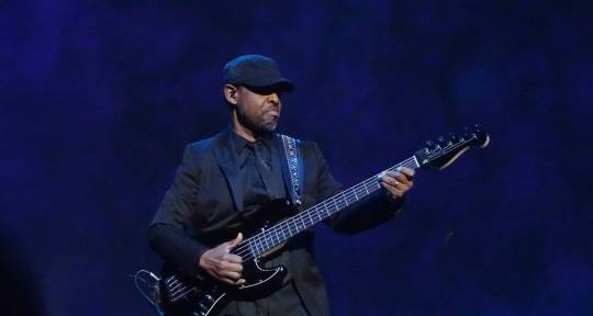 Enternational Session Bassist! - Dwayne Smitty Smith