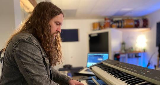 Session Keyboardist/Organist - Kris Yunker