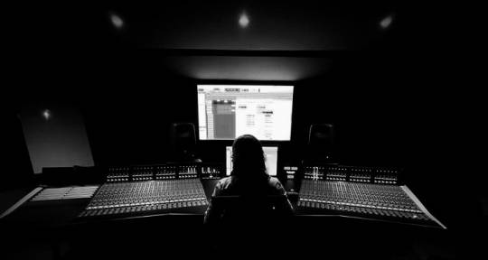 Mix Engineer - Chava Solis