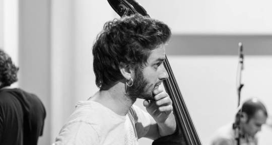 Double bass and electric bass - Jaume Guerra