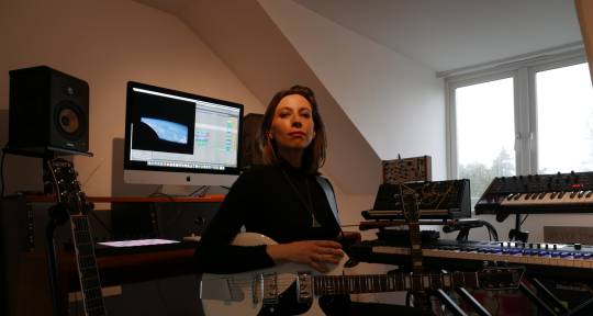 Guitars / synths / dreamscapes - Charlotte Hatherley