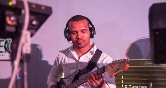 Recording Guitarist - Lorenzo