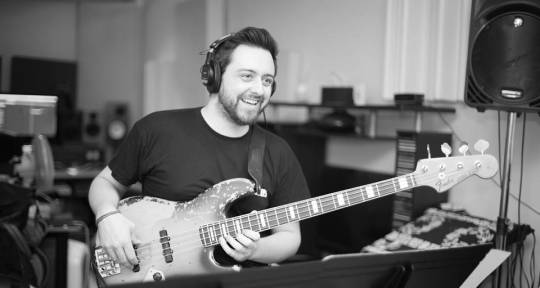 Session Bass Player - Romain Labaye