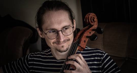 French cellist and composer - YannCelloSolo