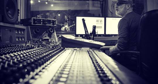 Multi-Platinum Producer, Mixer - Barrett Jones