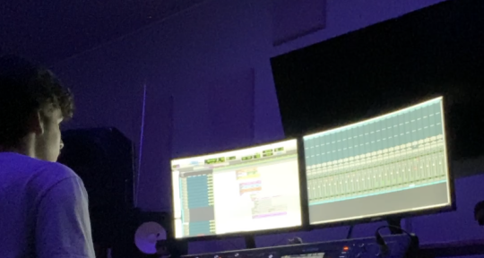 Mixing Engineer/Music Producer - Daniel Moors