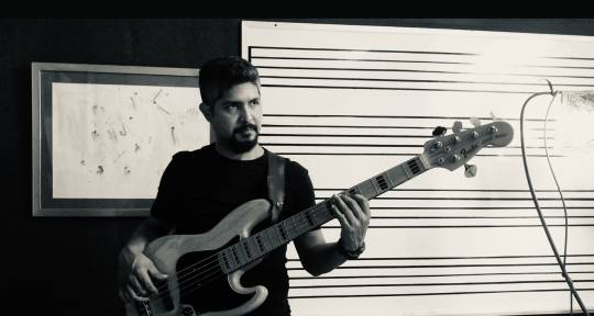Session Bass Player - Eduardo Vanegas