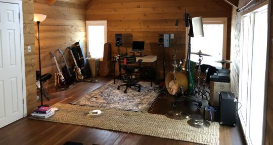 Cabin-like Recording Studio - Lonely Moon Studios