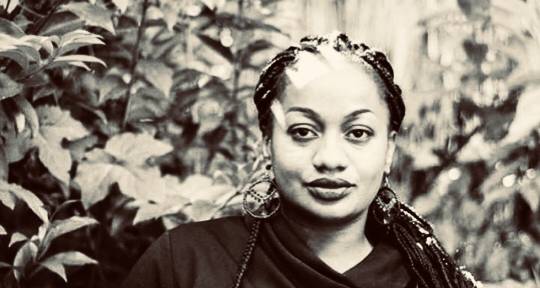 Jazz/ folk /house/soul singer  - Raven Duchess