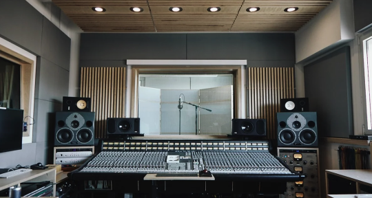 Recording studio & more! - Diamond City Studio