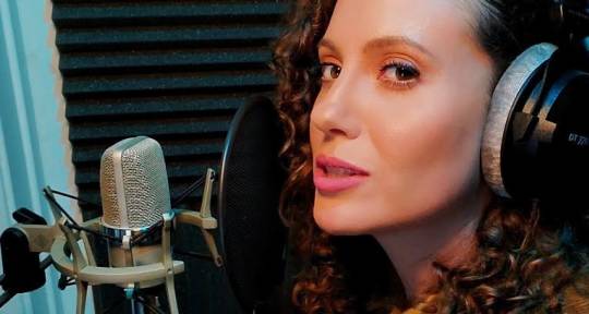Multigenre Vocalist | Topliner - Rebecca Schneider