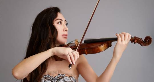 Violinist  - Francesca Dardani