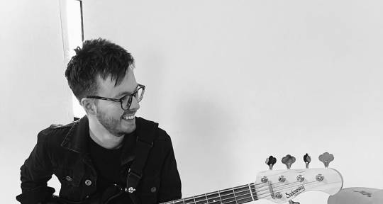 Session Bassist in London, UK - Dan Giles