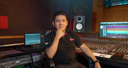 Productor musical, Mixer  - Luis Soria