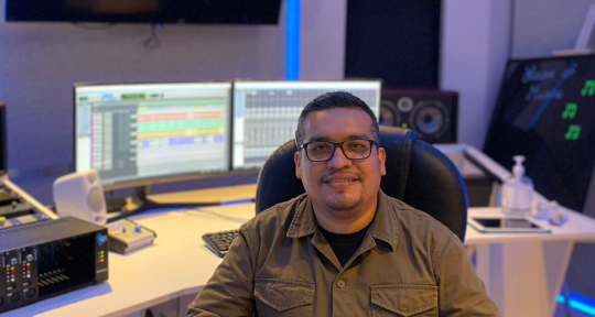 Mixing & mastering engineer - Luis Valqui