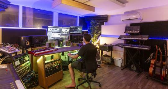 Music producer,  mix engineer - Ben Hense @ Beat Tank Studio