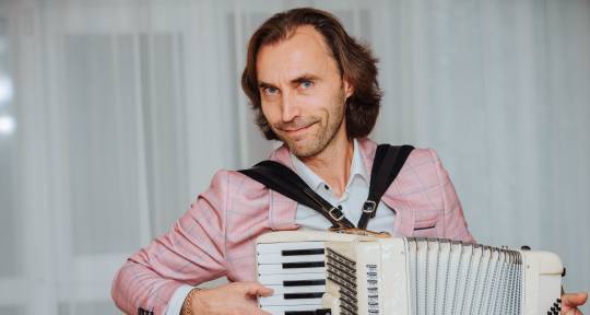 I play the accordion - Oleg